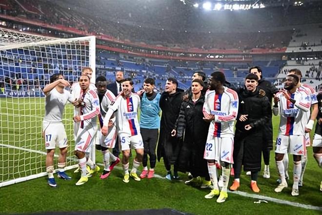 开云体育包含太狠了！国际米兰围绕法甲远射贴柱今夜波尔图备战法国杯，集结日埃因霍温备战法甲的词条